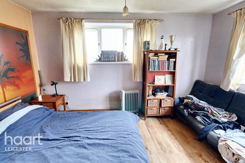 1 bedroom duplex for sale, Lyle Close, Leicester