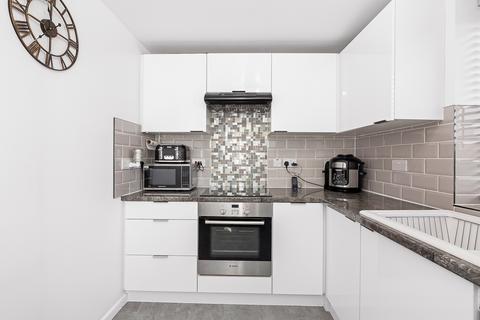 1 bedroom flat for sale, Grimsby Grove, London, E16