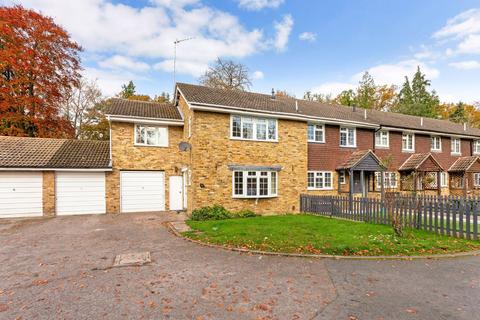 4 bedroom end of terrace house to rent, Newark Road, Windlesham, Surrey