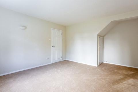 4 bedroom end of terrace house to rent, Newark Road, Windlesham, Surrey