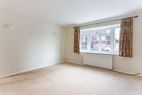 4 bedroom end of terrace house to rent, Newark Road, Windlesham, Surrey