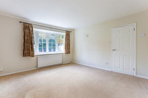 4 bedroom end of terrace house to rent, Newark Road, Windlesham, Surrey