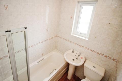 39 Princes Crescent, Bradford, BD2 1ED