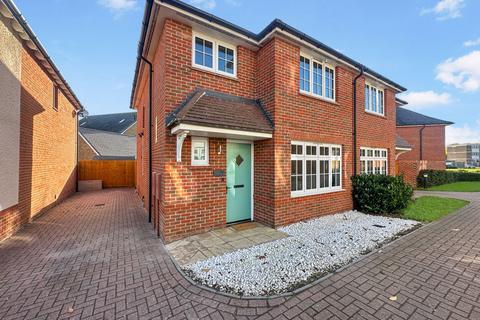 3 bedroom semi-detached house for sale, Mundells Drive, Basildon SS15