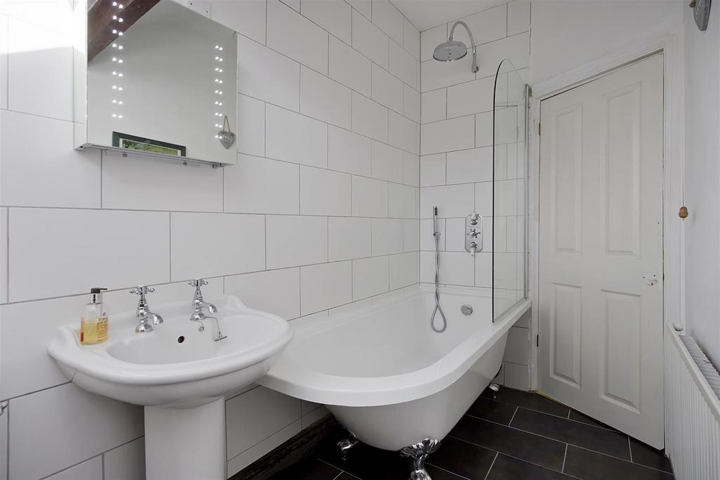 Bathroom 2.jpg