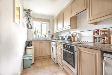 2 bedroom apartment to rent, Bolingbroke Walk Battersea SW11