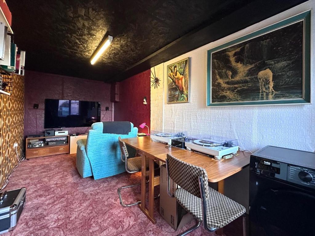 Second lounge 1.jpg