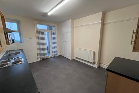 2 bedroom flat to rent, 37 Belgrave Court Walter Road Swansea