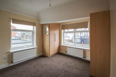 2 bedroom flat to rent, Roding Road, Loughton, IG10