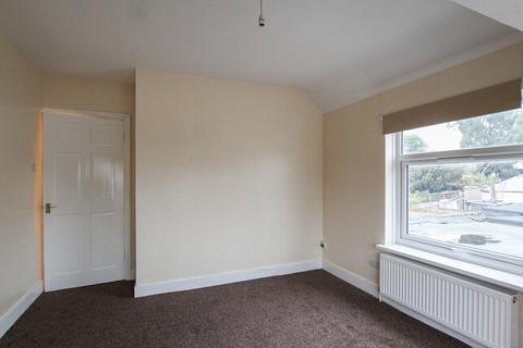 2 bedroom flat to rent, Roding Road, Loughton, IG10