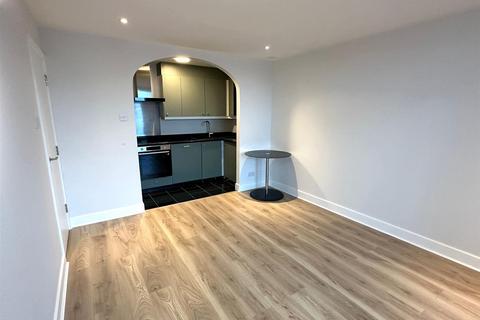 2 bedroom flat to rent, Lyon Road, Harrow