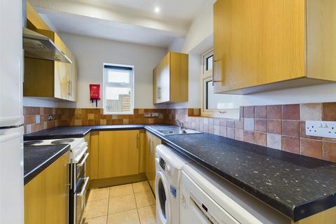 6 bedroom semi-detached house to rent, Colbourne Avenue, Brighton