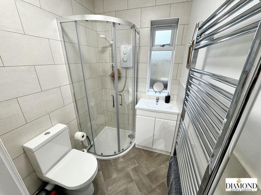 En Suite Shower Room ??