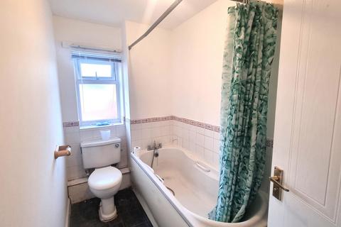 2 bedroom semi-detached house to rent, Ellesmere Road, Bolton, BL3