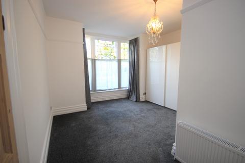 2 bedroom flat to rent, 34 North Park Avenue, Roundhay, Leeds, LS8