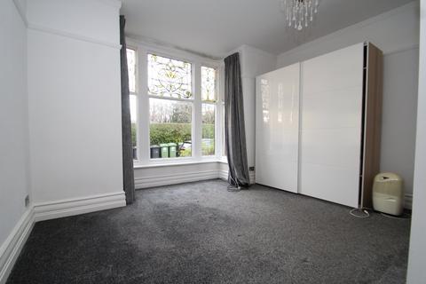 2 bedroom flat to rent, 34 North Park Avenue, Roundhay, Leeds, LS8