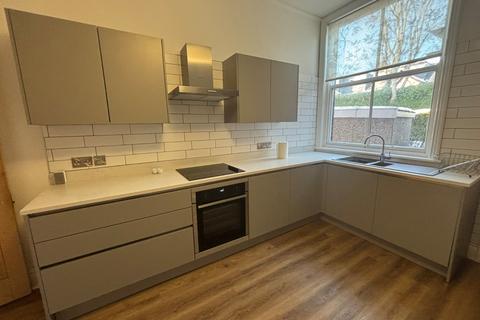 2 bedroom flat to rent, North Park Avenue, Leeds, West Yorkshire, LS8