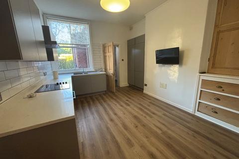 2 bedroom flat to rent, North Park Avenue, Leeds, West Yorkshire, LS8