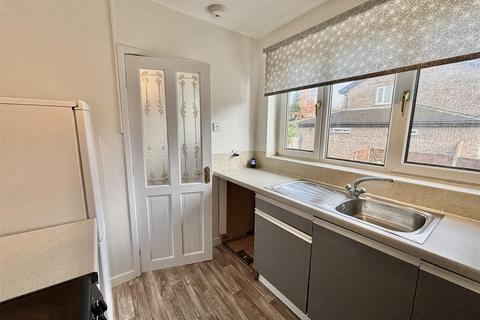 3 bedroom terraced house to rent, Turnlee Drive, Glossop, Derbyshire