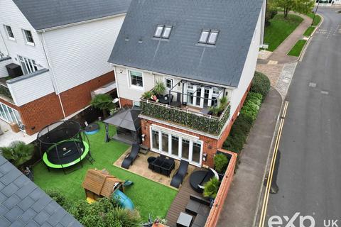 5 bedroom detached house for sale, Whitby Close, Snodland ME6