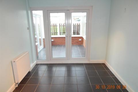 4 bedroom terraced house to rent, Himbleton Close, Lodge Park, Redditch