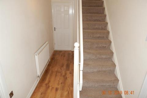 4 bedroom terraced house to rent, Himbleton Close, Lodge Park, Redditch