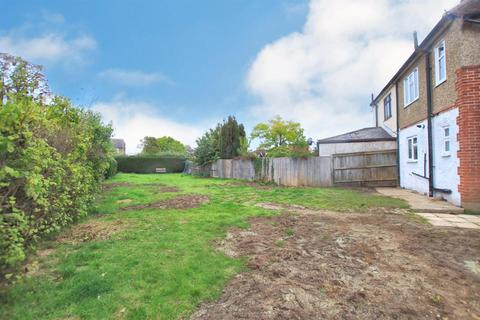 2 Nursery Way, Wraysbury, Staines-upon-thames, TW19 5DT
