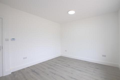 2 Nursery Way, Wraysbury, Staines-upon-thames, TW19 5DT