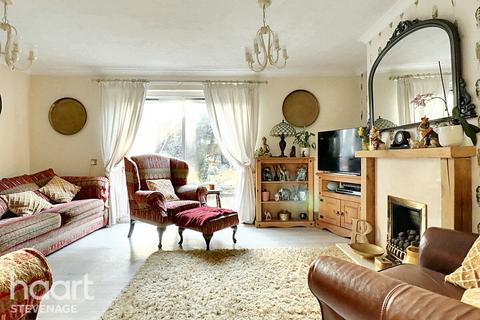 3 bedroom terraced house for sale, Bernhardt Crescent, Stevenage