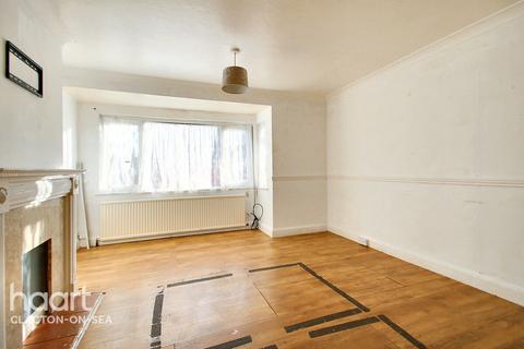 3 bedroom semi-detached house to rent, Dudley Road, Clacton-on-sea