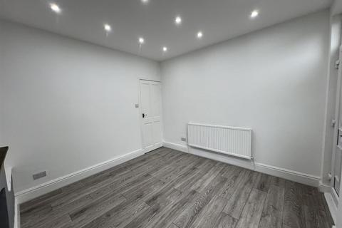 3 bedroom terraced house to rent, Yates Street, Stockport SK1