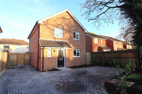 3 bedroom detached house for sale, Cherrywood Road, Farnborough GU14