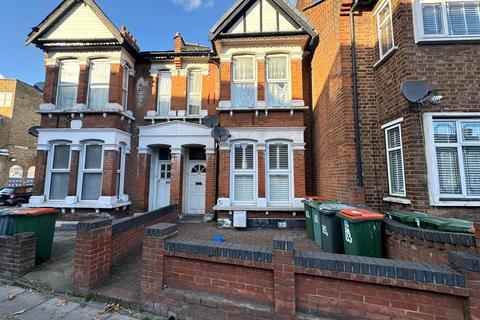 3 bedroom flat for sale, Plashet Grove, London