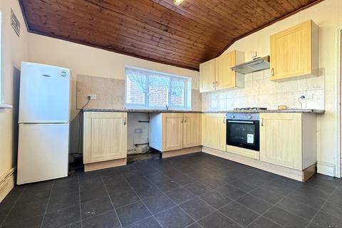 3 bedroom flat for sale, Plashet Grove, London