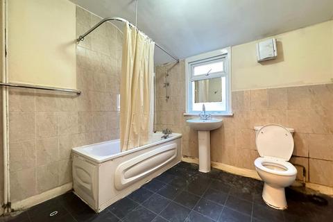 3 bedroom flat for sale, Plashet Grove, London