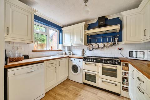 32 Benedict Close, Romsey, SO51 8PN