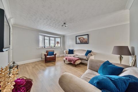 32 Benedict Close, Romsey, SO51 8PN
