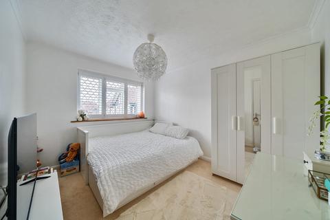 32 Benedict Close, Romsey, SO51 8PN