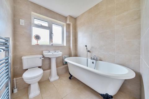 32 Benedict Close, Romsey, SO51 8PN