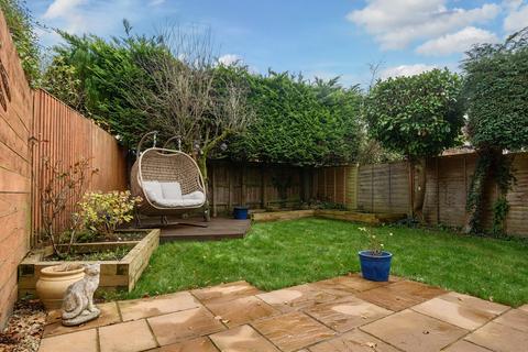 32 Benedict Close, Romsey, SO51 8PN