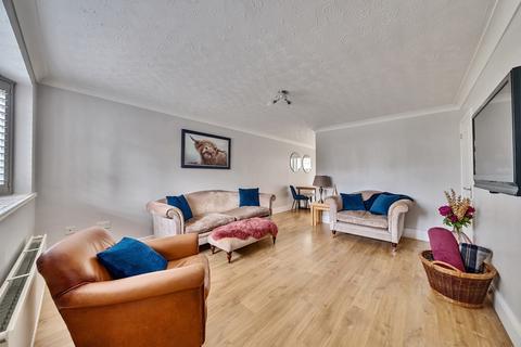 32 Benedict Close, Romsey, SO51 8PN
