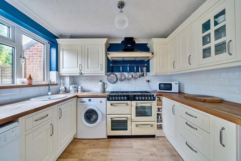 32 Benedict Close, Romsey, SO51 8PN