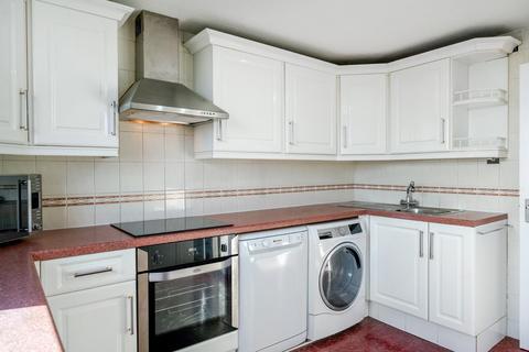 2 bedroom flat to rent, Green Dragon Lane, Brentford TW8