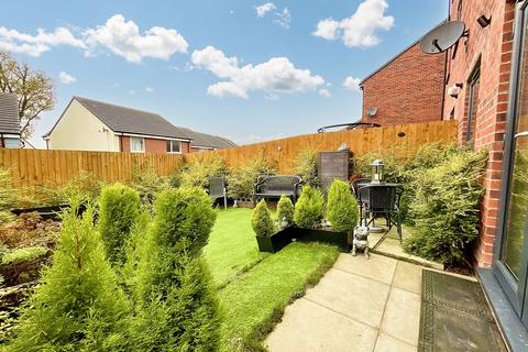 4 bedroom semi-detached house for sale, George Steele Avenue, Stoke-On-Trent, ST2