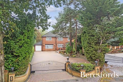 4 bedroom detached house for sale, Parkway, Gidea Park, RM2