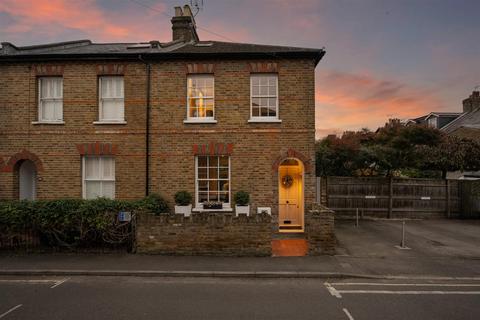 2 bedroom end of terrace house for sale, St. Marks Place, Windsor