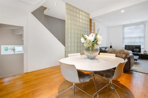 2 bedroom end of terrace house for sale, St. Marks Place, Windsor