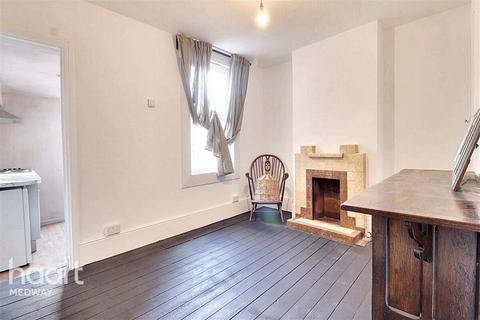 2 bedroom terraced house to rent, Thomas Street, Rochester