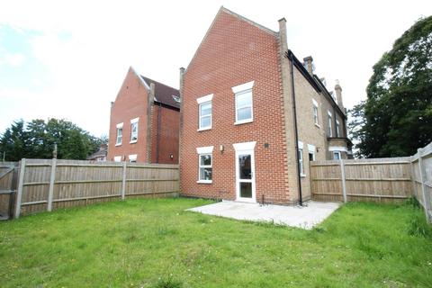 3 bedroom semi-detached house to rent, Westridge Road, Hampshire SO17