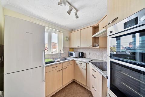 2 bedroom flat for sale, Oakley Road, Hampshire SO16